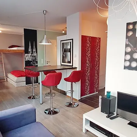 Christian Apartment *